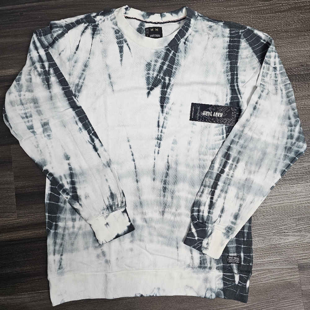 Men's Black and White Long Sleeve Shirt